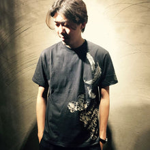 Load image into Gallery viewer, Hyper premium embroidery roosters T-shirt