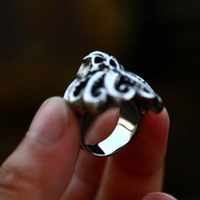 Load image into Gallery viewer, Octo-skull stainless steel ring